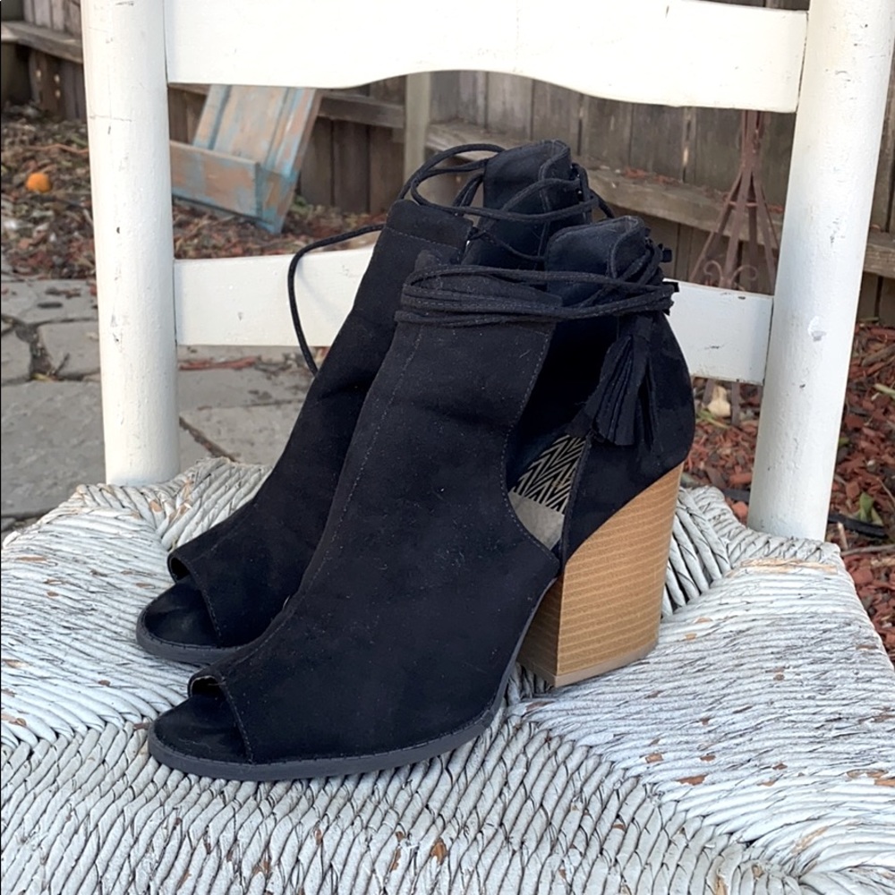 Low Cut Sides Lace Up Peep Toe Booties - Picture 2 of 4